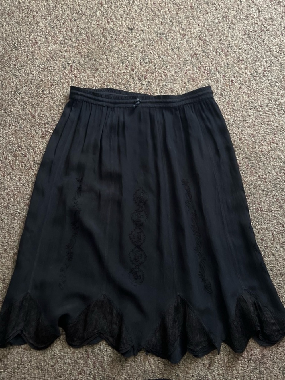 Black Women's Scalloped Hem Skirt